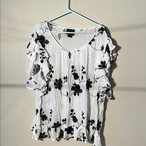 Liv Los Angeles Chic Floral Ruffle Sleeve Blouse - Black and White